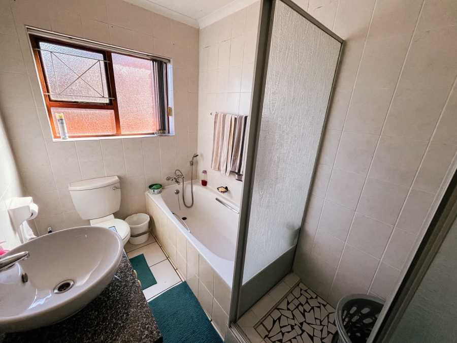 3 Bedroom Property for Sale in Strelitzia Park Eastern Cape